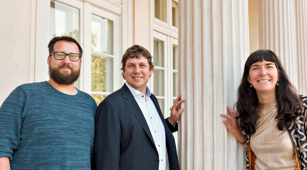 Matthias Busch (l.), Ingo Siegert und Isabell Tönniges vom Gesellschaftshaus gehören zu den Organisatoren des Felicia-Festivals in Magdeburg.