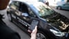 Fahrten mit Mietwagen sind via App über einen Fahrdienstvermittler zu erhalten. (Archivbild)