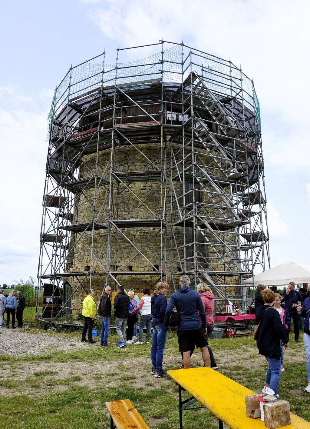Seit 2016 bauen Heide Schröter und Jan Grügel diese alte Turmholländerwindmühle zu einem Wohngebäude um. In fünf Jahren wollen sie fertig sein.