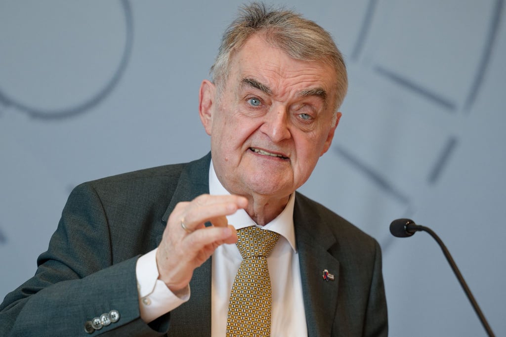 NRW-Innenminister Herbert Reul (CDU) will gegen Missbrauchsabbildungen im Internet vorgehen. (Archivbild)