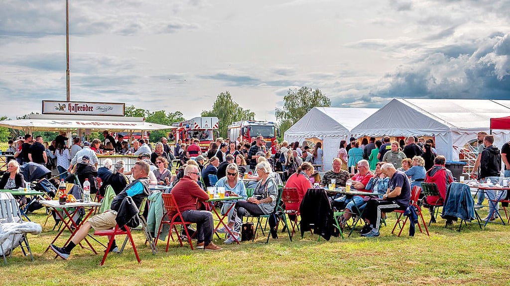 Am Sonnabend kamen Himmel und Menschen zum Fest rund um das 100-jährige Jubiläum der Dannigkower Feuerwehr.