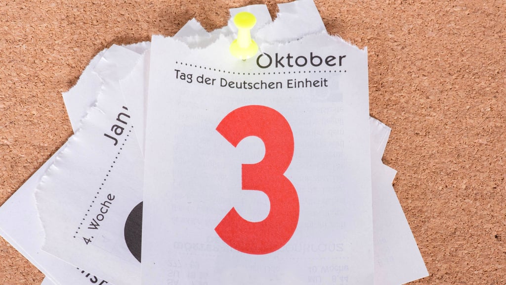 Viele Menschen nutzen die Feiertage, um Zeit mit Freunden oder der Familie zu verbringen. Das nächste Mal ist in Sachsen-Anhalt am Freitag, dem 3. Oktober, frei. Die meisten Beschäftigten können sich dann auf ein verlängertes Wochenende freuen.