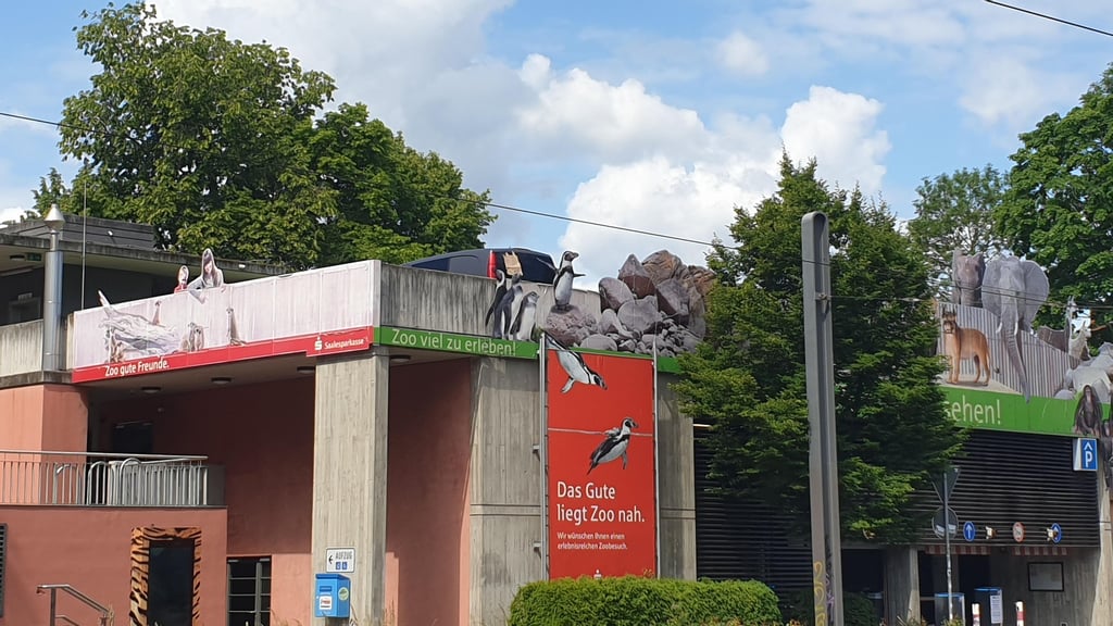 Auf dem Zoo-Parkhaus in Halle stand der mutmaßliche Überwachungswagen für das "Reil 78".