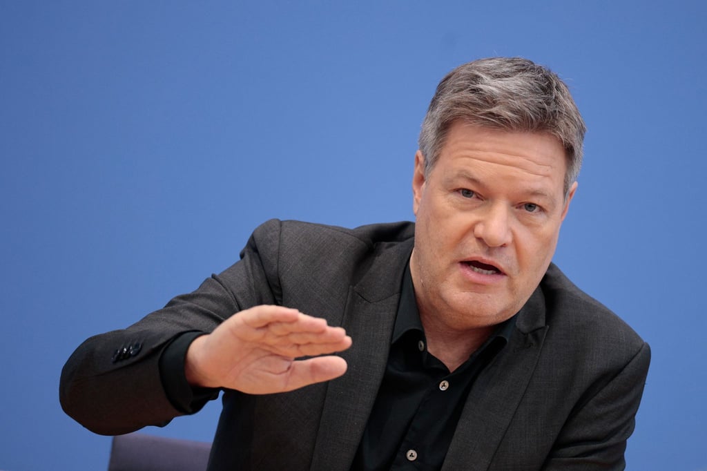 Gegen Robert Habeck (Grüne) ging eine Strafanzeige bei der Staatsanwaltschaft Dresden ein. (Archivbild)