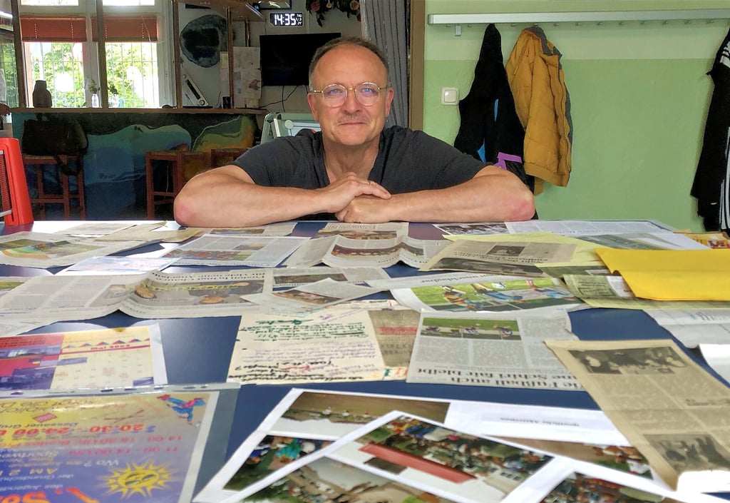 Jörn Kretschmer staunt über die vielen Zeitungsartikel, die in den 30 Jahren über „seinen“ Klub geschrieben wurden.