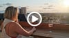 In Magdeburgs Innenstadt hat eine neue Rooftop-Bar eröffnet. "The Bird" vereint Breakfast-Club, Restaurant und Urban-Lifestyle. Die Dachterrasse offenbahrt eine unschlagbare Aussicht über die Landeshauptstadt.