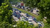 Zum Wochenende rechnet der ADAC wieder mit Staus auf Autobahnen. (Archivbild)