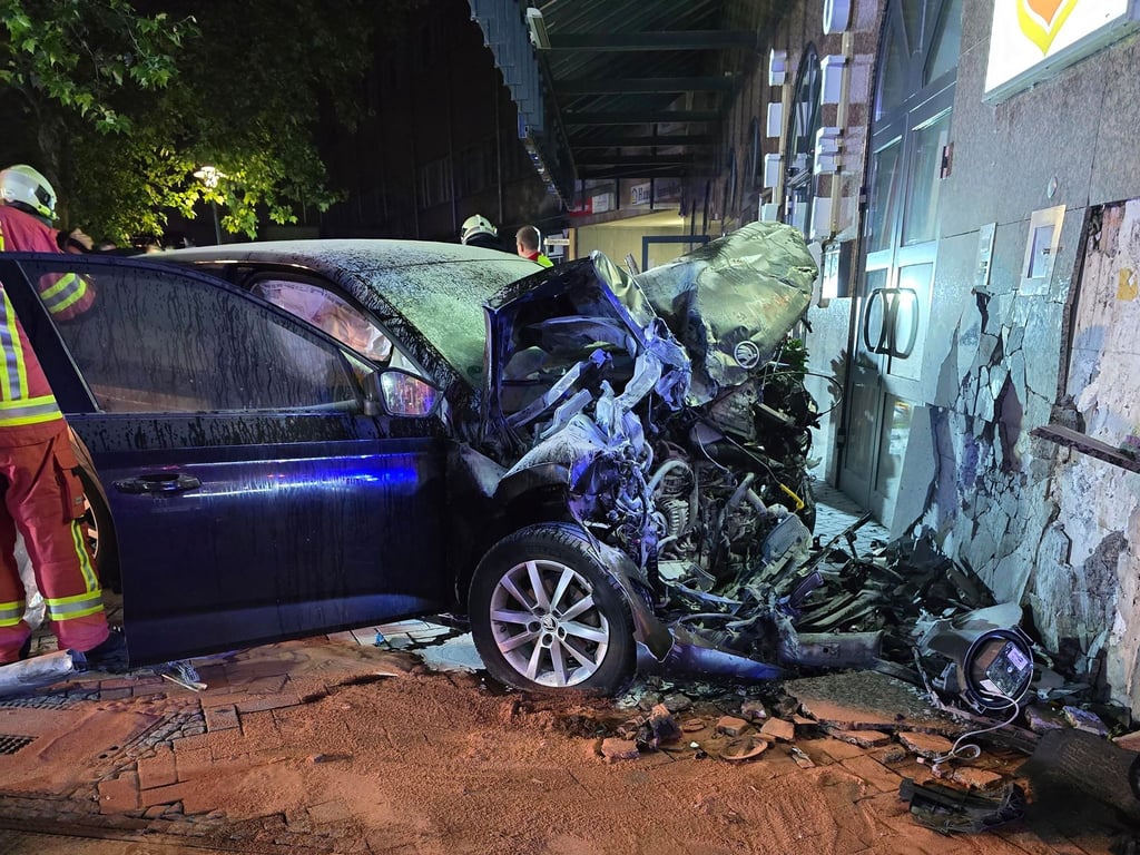 Vor dem Unfall beschleunigte die Fahrerin offenbar stark.