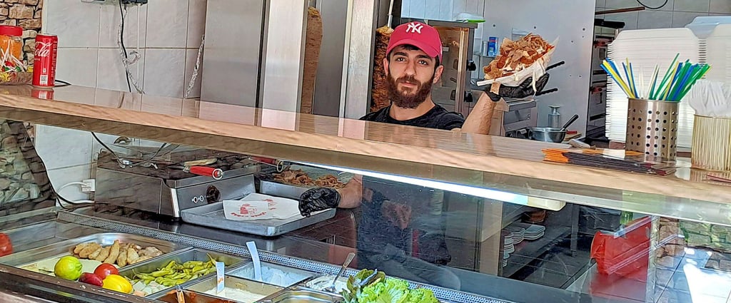 Bei Muhammad Musa im „Gelani Grill Haus“ stehen über 100 Gerichte auf der Speisekarte.