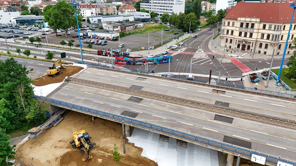 In Magdeburg startet der Rückbau der maroden Brücke über den Damaschkeplatz.