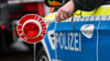Ganz offensichtlich versuchen falsche Polizeibeamte im Harzkreis, mit Fahrzeugkontrollen und frei erfundenen Verkehrsverstößen, Autofahrer abzuzocken. Das zuständige Polizei in Halberstadt warnt und gibt Verhaltenshinweise.     