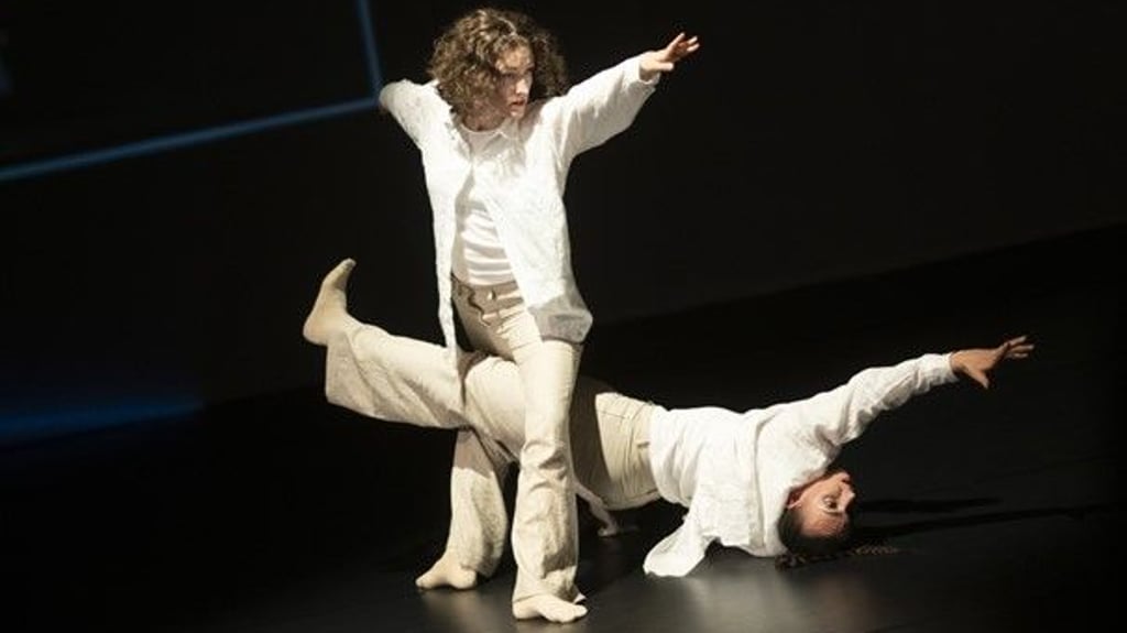 Das Tanztheater Crossart-Tanzkunst kommt mit einem Workshop zurück in den H2O-Turmpark im Magdeburger Stadtteil Alt-Salbke.
