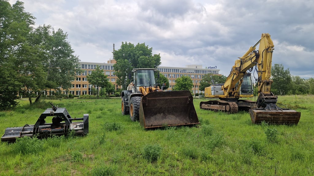 Die ersten Bagger stehen bereits auf dem Brachgelände in Wörmlitz.