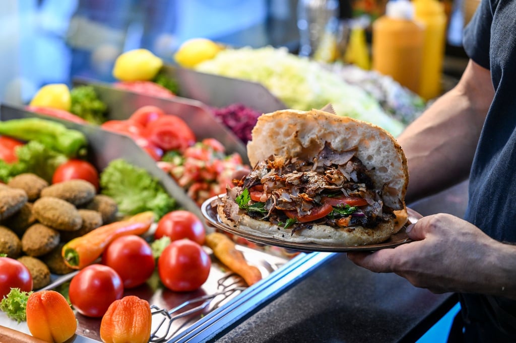 Durch das Lebensmittelüberwachungstransparenzgesetz sollten Bürger besser über Sauberkeit und Hygiene in Restaurants oder Imbissen informiert werden. (Archivbild)