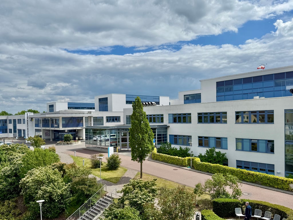 Blick auf das Städtische Klinikum in Dessau.