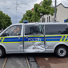 In Halle ist am Samstag ein Funkstreifenwagen der Polizei mit einer Straßenbahn zusammengestoßen.