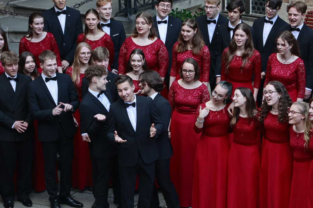 Der Rundfunkjugendchor Wernigerode (hier ein Auftritt auf Schloss Wernigerode) beschloss in diesem Jahr die Halberstädter Domfestspiele mit einem berührenden Konzert.