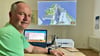 Vermesser Bernd Jenrich zeigt den Digitalen Zwilling des Gradierwerkes und wie leicht das Arbeiten mit den Daten möglich ist. 