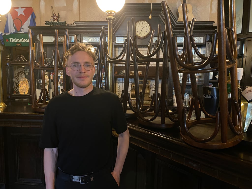 Die Hocker sind hochgestellt im "The Lion". Die Magdeburger Kneipe von Betreiber Andy Hesse musste schließen.