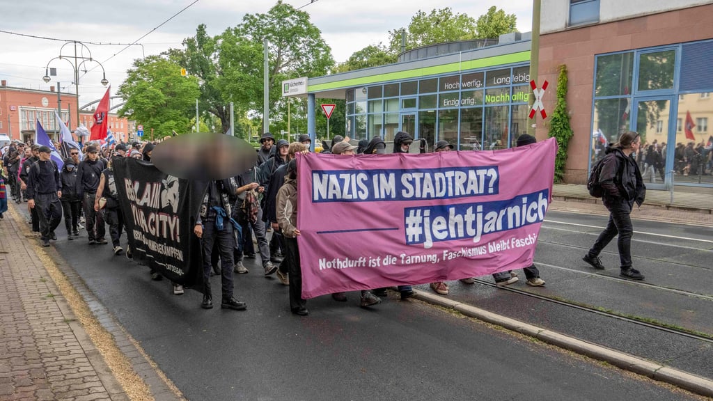 Eine linke Demo zog am Sonnabend durch Dessau.