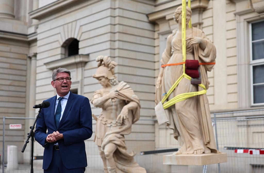Kulturstaatsminister Wolfram Weimer besuchte das Humboldt Forum anlässlich der baulichen Fertigstellung.