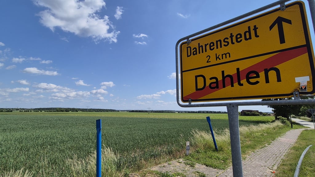 Östlich von Dahlen bei Stendal sollen sechs Windkraftanlagen gebaut werden.
