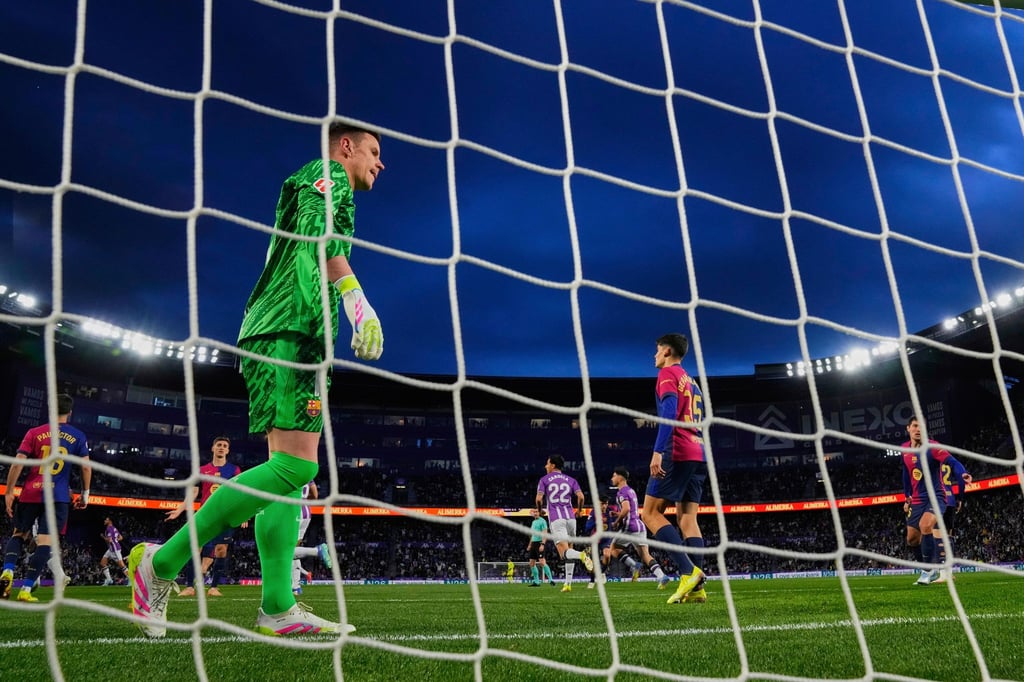 Ein Ex-Nationalspieler rät Torwart Marc-André ter Stegen zum Weggang aus Barcelona.