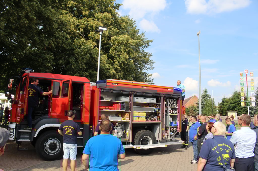 Vor vier Jahren bekam die Freiwillige Feuerwehr Reuden ein neues Fahrzeug. Dieses und weitere Feuerwehrausstattung können sich die Besucher des Kinderfestes anschauen.