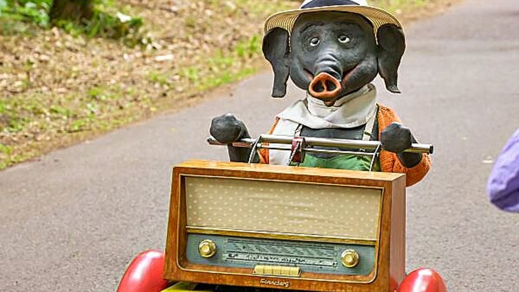 „Jochen, der Elefant" trägt zum erlebnisreichen Tag der offenen Tür im Wasserwerk Colbitz bei.