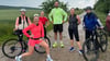 Am Ziel von Marathon Nr. 10, kurz vor Eilenstedt: Joyce Hübner (zweite von links) und ihre "Mitläufer".