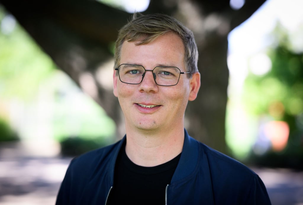 Der Brandenburger Linke-Landeschef Sebastian Walter warnt vor Kürzungen im Sozialbereich (Archivbild).