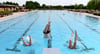 Bei heißen Temperaturen können Besucher sich im Erich-Rademacher-Bad in Magdeburg-Olvenstedt abkühlen. Bei Regen wäre ein Besuch in der Schwimmhalle geeigneter. 