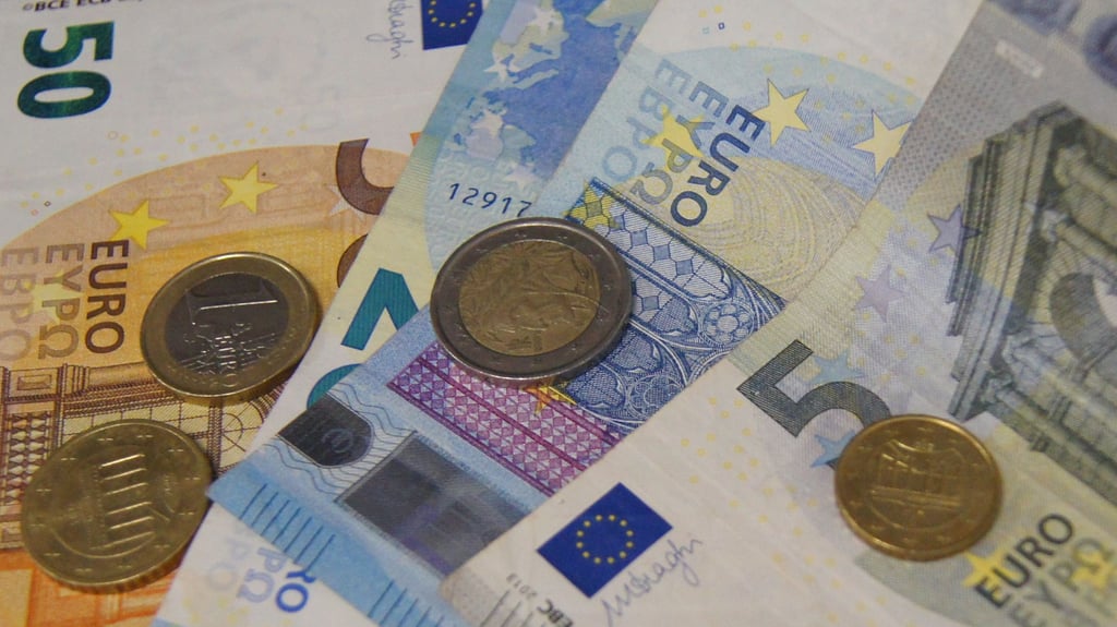 Aus einem Haus wurde Geld geklaut.