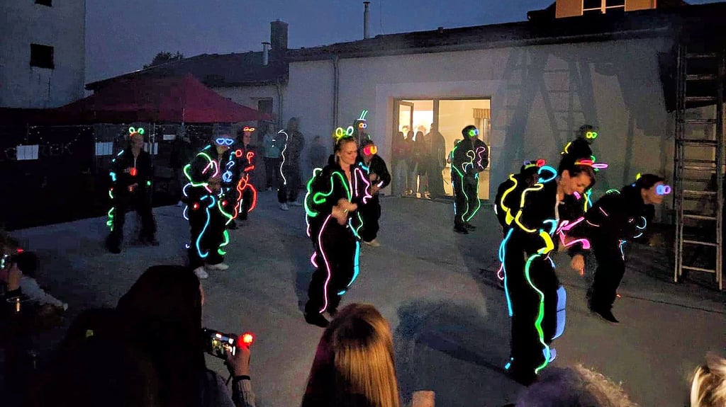 Noch eine Premiere! Die Elite Dancer des Zörnigaller Wir-Vereins haben nur für das Sommerfest einen Tanz einstudiert.