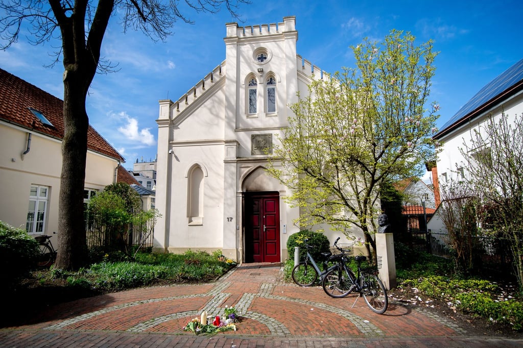 Ab Mittwoch steht ein 28-Jähriger wegen des Brandanschlags auf die Oldenburger Synagoge vor Gericht. (Archivbild)
