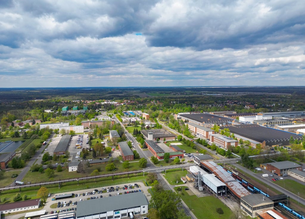 Der Industriestandort Schwarze Pumpe liegt auf der Landesgrenze zwischen Brandenburg und Sachsen. (Archivbild)