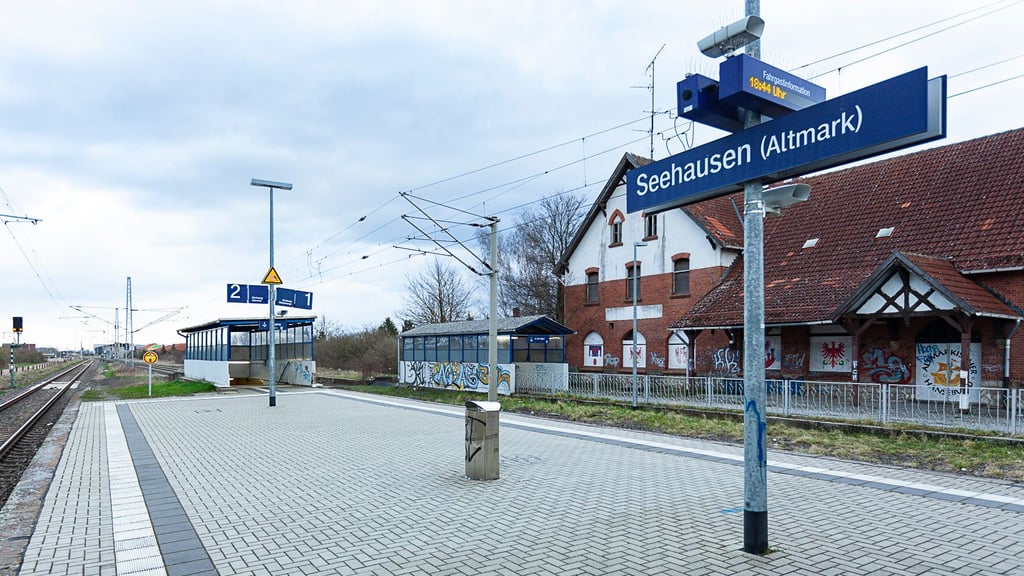 Einfahrende ICE-Züge gehören bald auf den Bahnhöfen Stendal und Salzwedel wieder öfter zum vertrauten Bild. Dafür wird der Regionalverkehr eingeschränkt.