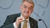 NRW-Ministerpräsident Reul macht vor allem die zunehmende Radikalisierung junger Menschen Sorge.