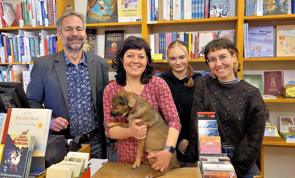 Das Team der Buchhandlung „Müller und Jacobi“ am Harz: (von rechts) Renée Marie Russo, Pinkota Jacke, Mechthild Gallwas und Raimund Müller.