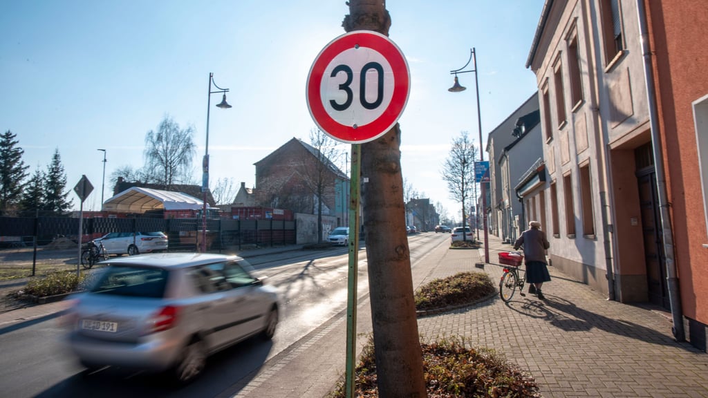 Es gibt Anwohner-Beschwerden: Geschwindigkeiten sollen von 50 auf 30 herabgesetzt werden.