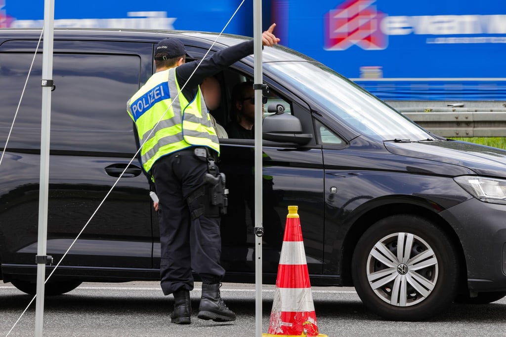 Die Überprüfung des Mannes im polizeilichen Fahndungssystem ergab zudem, dass sich gleich mehrere Staatsanwaltschaften in Deutschland für seine postalische Erreichbarkeit interessierten. (Archivbild)