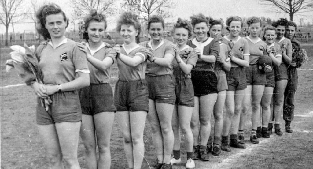 1954 spielten die Damen des damals als BSG Chemie firmierenden VfB Bad Lauchstädt noch auf dem Großfeld.