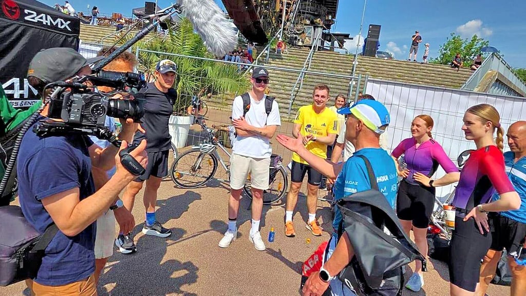 Steffen Fleischer hat sich von seinen Kindern die Teilnahme an einem gemeinsamen Triathlon gewünscht. Dem stellten sie sich in Ferropolis.