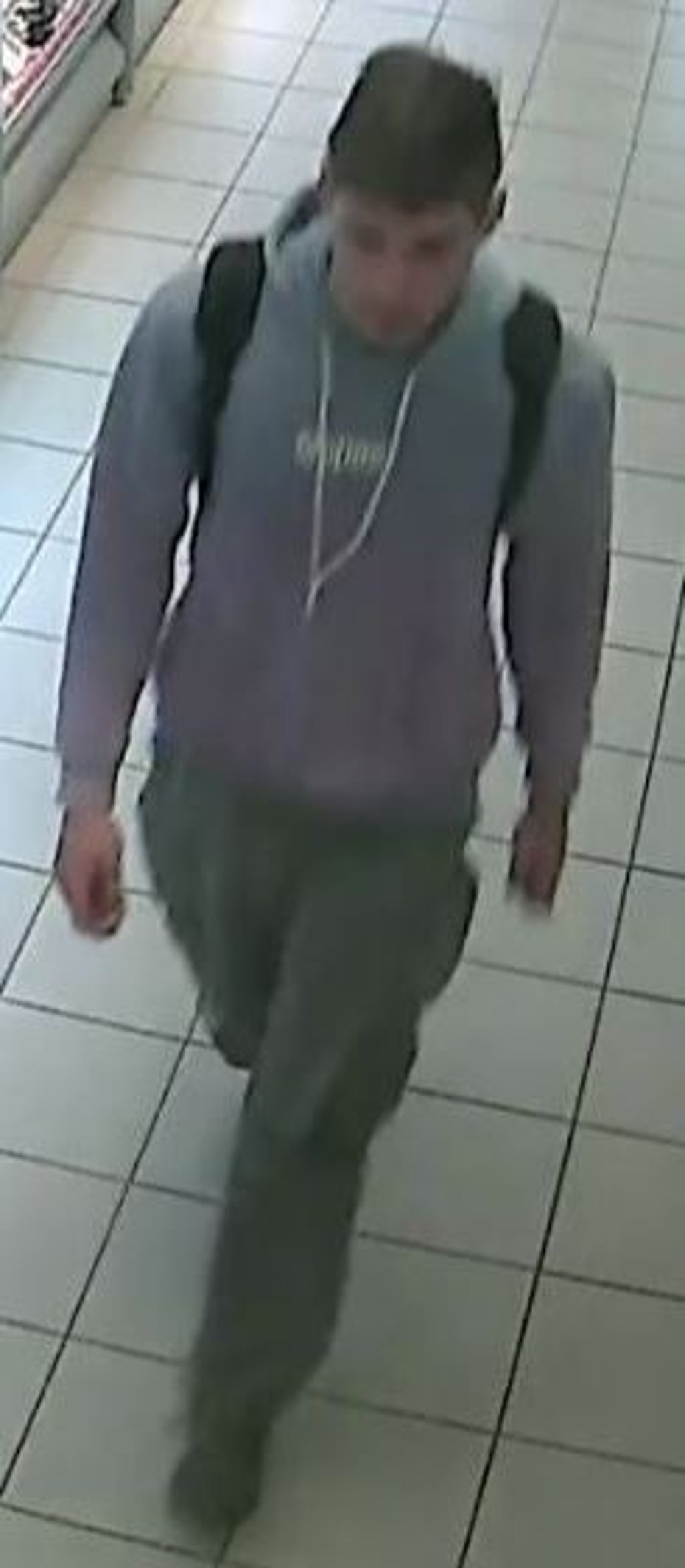 Parfümdiebstahl in Magdeburg: Wer kennt die gesuchte Person?