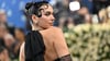 Dua Lipa gehört zu den großen Popsängerinnen der Gegenwart - hier bei der Met Gala 2025. (Archivbild)