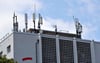 Auf dem Dach des Hochhauses steht unter anderem eine Antennenanlage. 