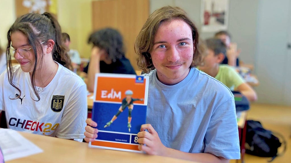 Mika Röthel (l.) aus Bad Schmiedberg erringt einen dritten Platz bei der Bundesrunde der Mathematik-Olympiade.