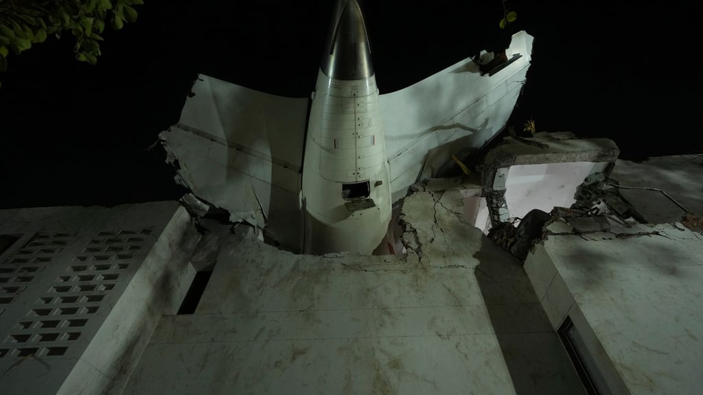 Emergency: Air India: 241 people on board the plane killed in crash