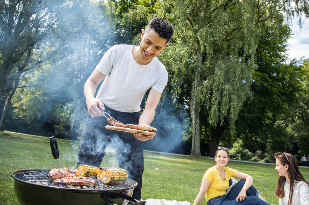Hygiene ist entscheidend: Gründliches Reinigen von Händen und Küchenutensilien reduziert das Risiko von unerwünschten Nachwirkungen der Grillparty.