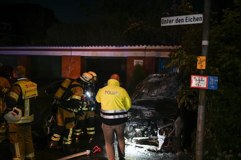 Die Polizei ermittelt wegen der Brände, bei denen bereits sieben Autos in Flammen standen.